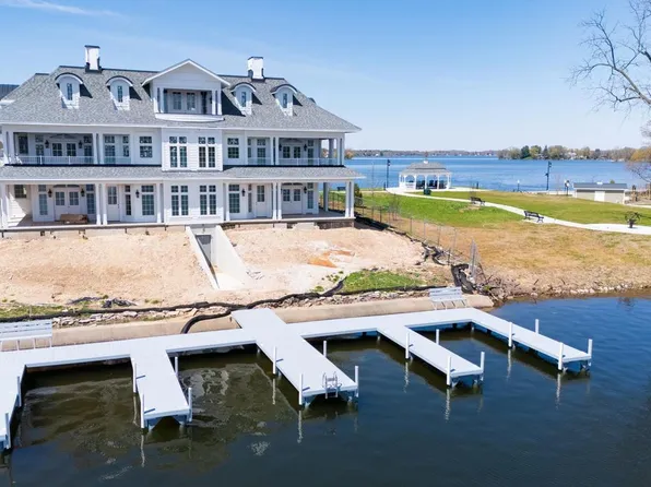 503 North Lake ROAD #1, Oconomowoc, WI 53066