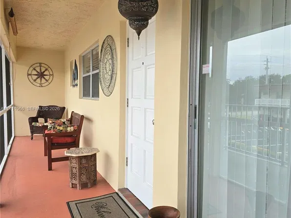 5387 SW 40th Ave APT 203, Dania Beach, FL 33314