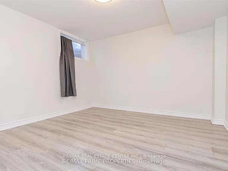 492 Pinegrove Rd — Photo 22