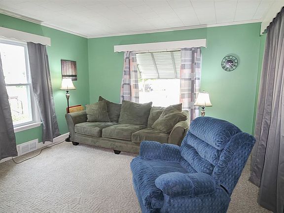 5th image of 115 E Cotton St