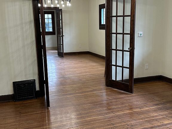 5th image of 4059 Central Ave