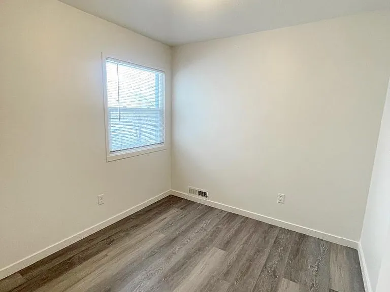 1054 W Goodyear Ave #F — Photo 5