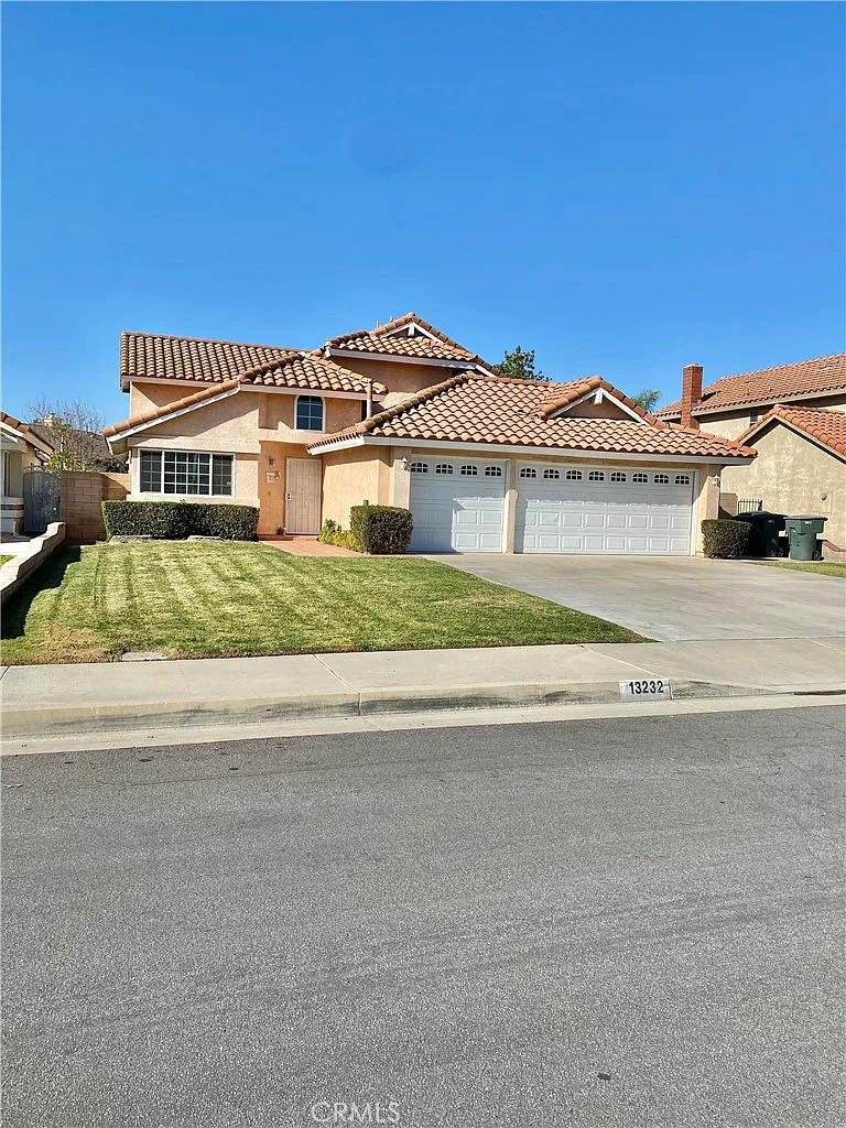 4 bed, 2020 sqft, $3,600 — Photo 2