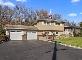 30 Apple Ln, Westbrookville, NY 12785
