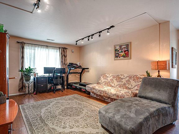 5th image of 422 Stevenson Pl #383