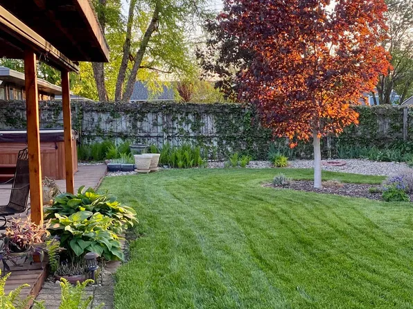 1100 Surfside Dr, Lincoln, NE 68528