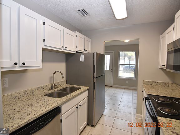 3rd image of 734 Morningside Ln
