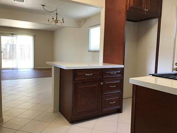 4th image of 4614 Chateau Dr