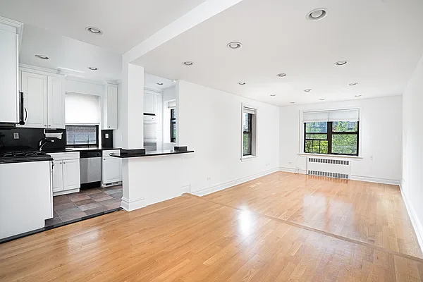 Rented by Waldstar Real Estate LLC | media 10