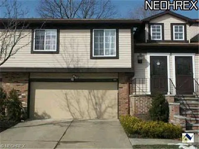 205 Greenbriar Ct #205 photo 1