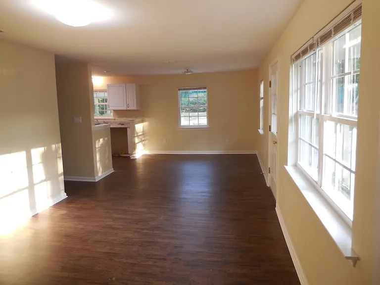 401 SE Short St — Photo 5