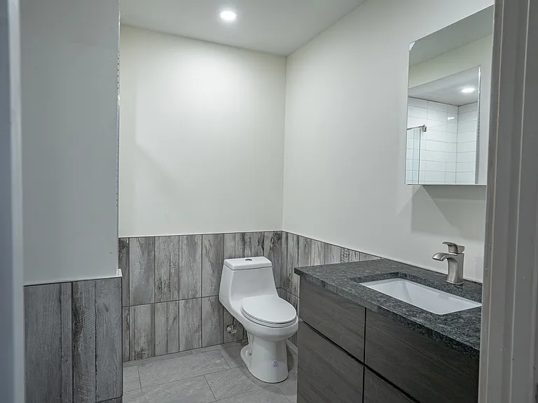 275 4th St #2 — Photo 2
