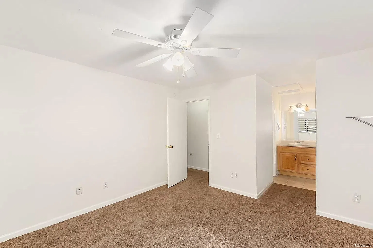2 bed, 888 sqft, $1,800 — Photo 3