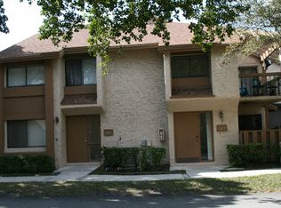 165 Wimbledon Lake Dr, Fort Lauderdale, FL 33324