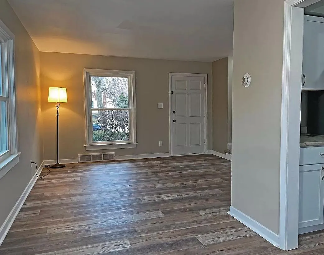 2 bed, 1100 sqft, $1,895 — Photo 2