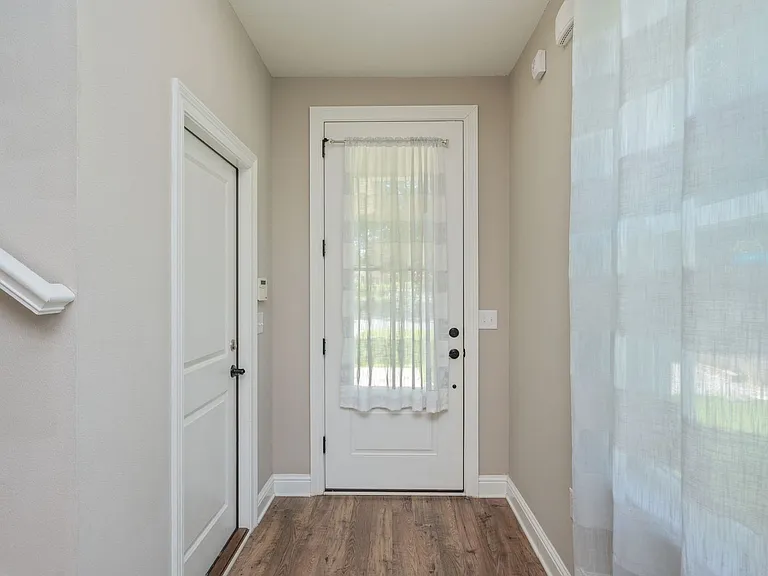 401 King St — Photo 5