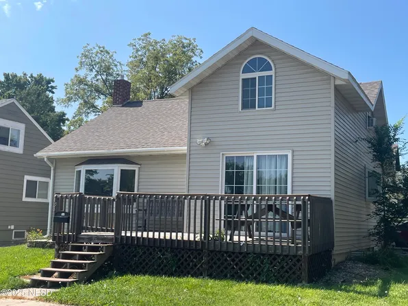 403 6th St SE, Watertown, SD 57201