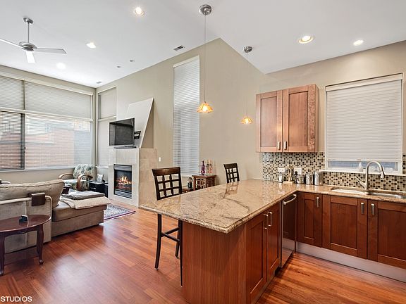 4th image of 942 N Winchester Ave #2