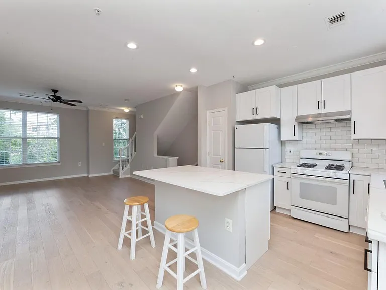21807 Petworth Ct — Photo 18
