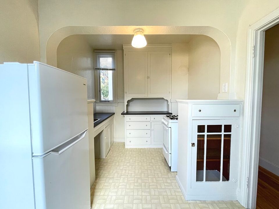 2nd image of 427 18th Ave #11