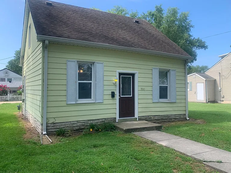 700 W State St — Photo 2