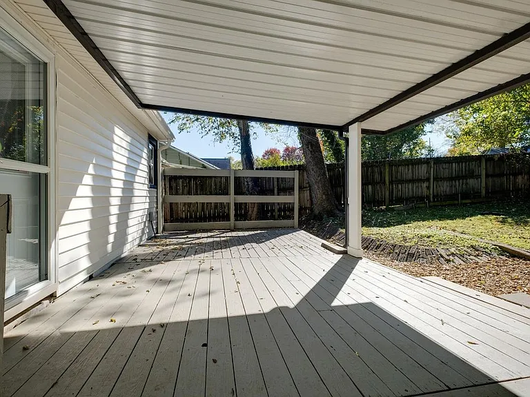 2215 Lindell Ave — Photo 23