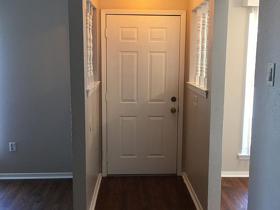 2nd image of 6063 Oakdale Ct