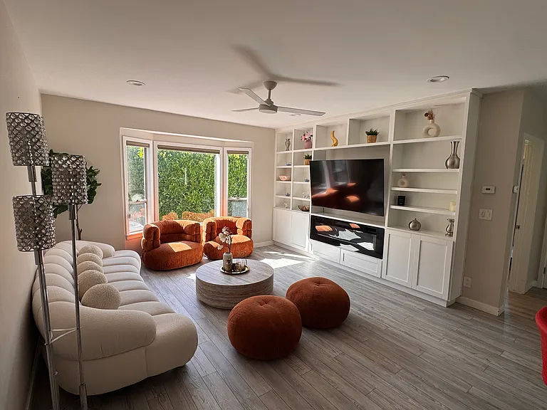 6528 W San Vicente Blvd — Photo 2