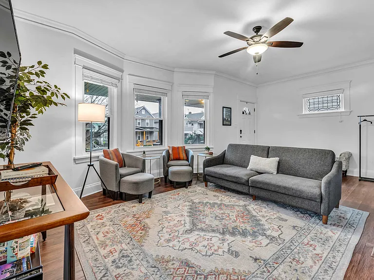 1337 W 61st St — Photo 31