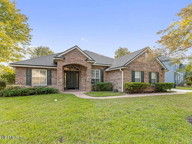 813 W American Eagle Dr — Photo 1