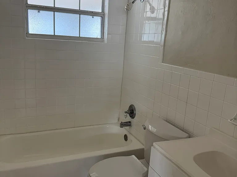 3852 Sunray Dr — Photo 5