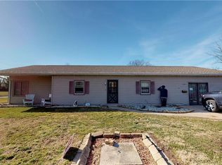 1865 S Ment Dr, Decatur, IL 62521