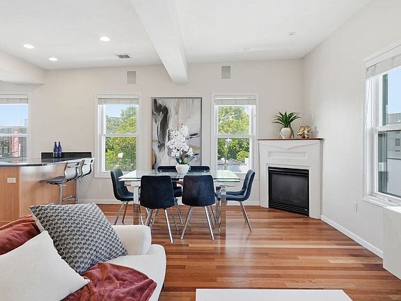 4th image of 841 Saratoga St #Penthouse 3