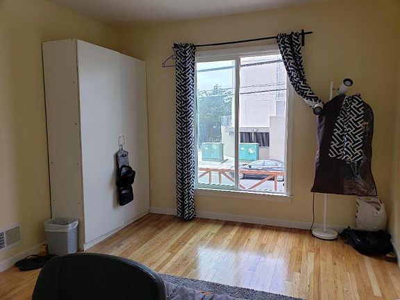 4th image of 125 Hillside Blvd