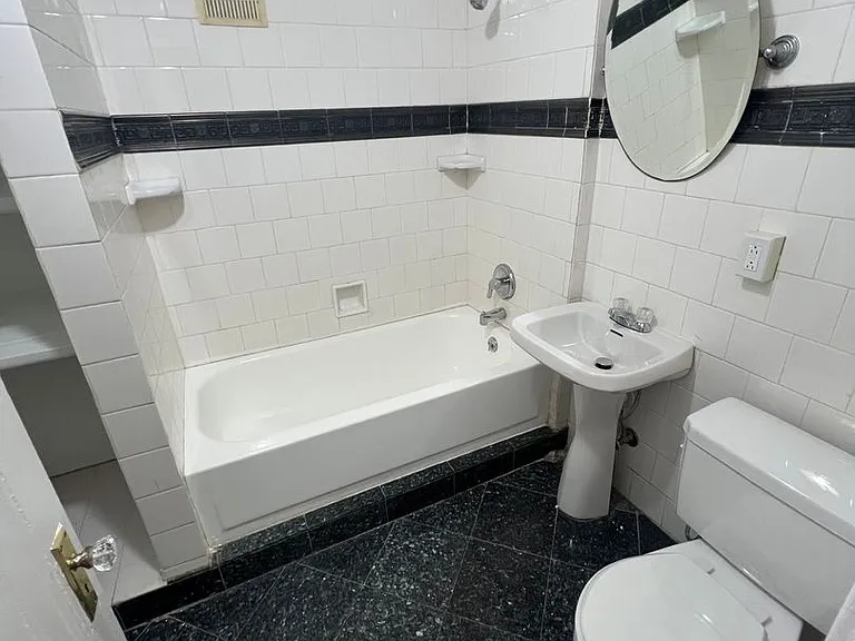 2676 Mayfield Rd — Photo 8