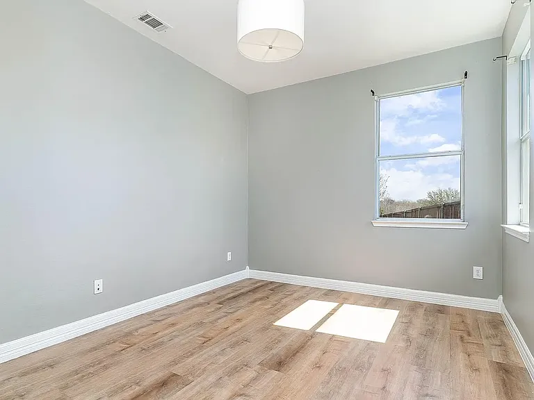 1300 Clear Creek Dr — Photo 14