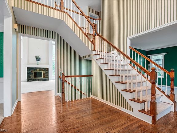 3rd image of 37725 Windy Hill Ln