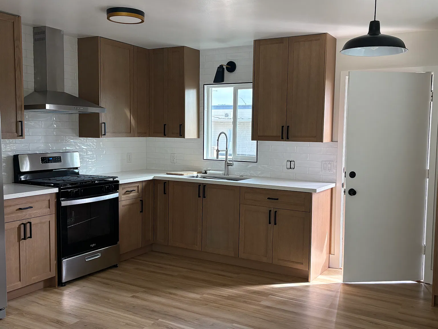 2 bed, 1000 sqft, $3,150 — Photo 2