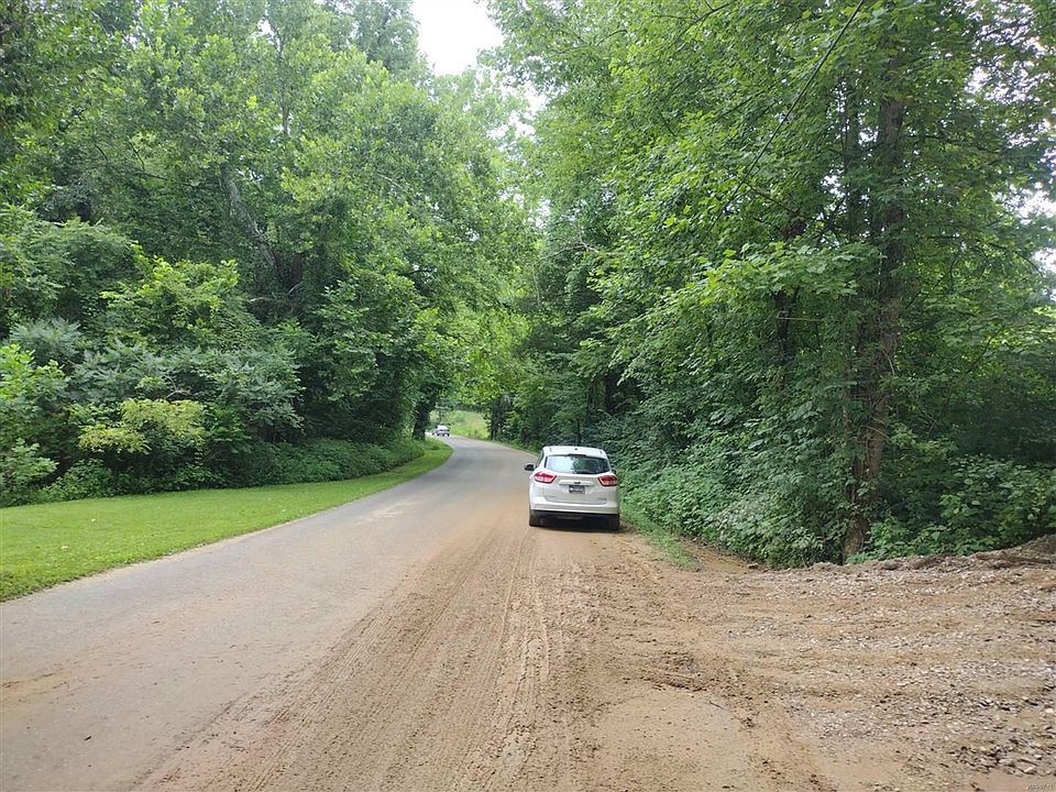 2nd image of 1420 S Unionville Rd