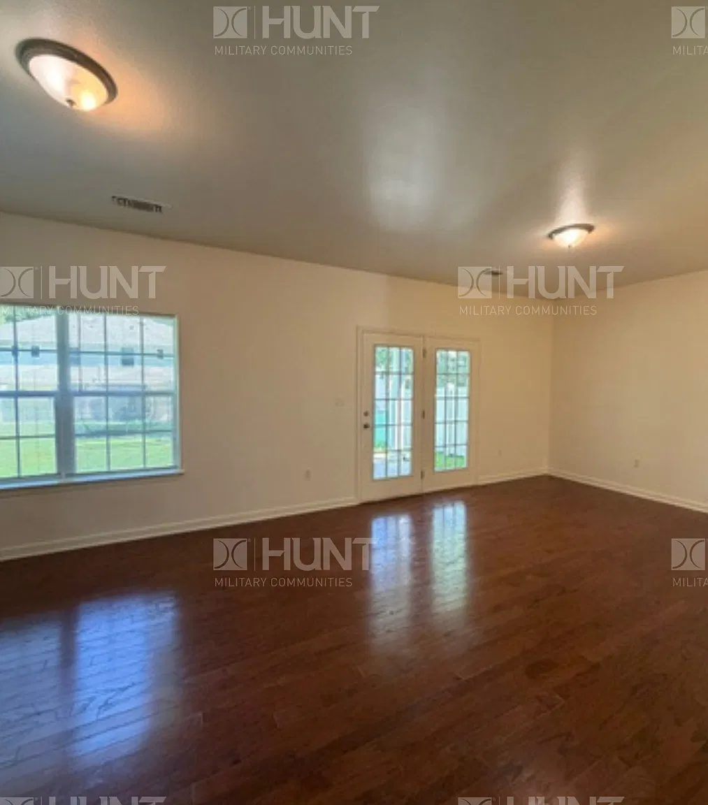 4 bed, 2.5 bath, 2200 sqft, $2,628 — Photo 2