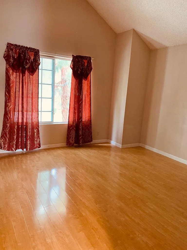 3 bed, 2.5 bath, 1760 sqft, $3,900 — Photo 3