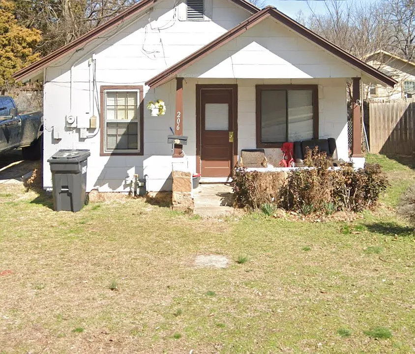 206 Quandt Ave
