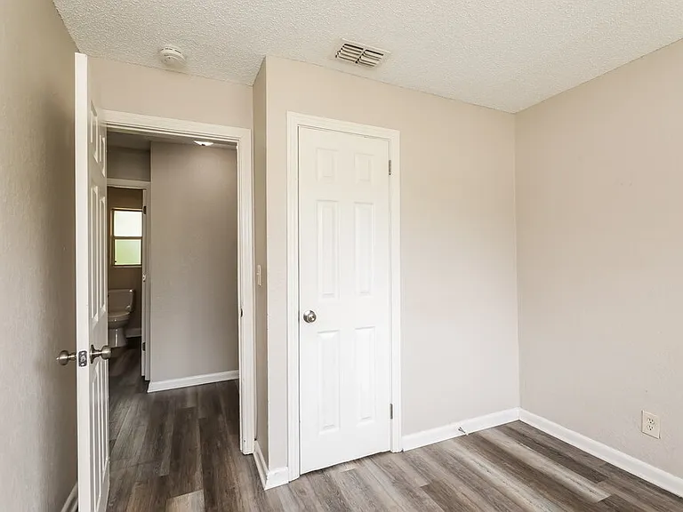 5528 Vernon Rd — Photo 12