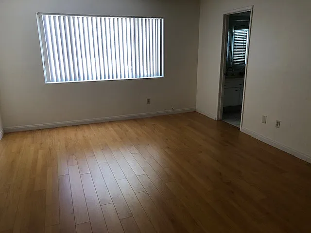 10715 Baton Rouge Ave — Photo 15