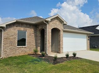 3890 Pinecrest St, Springdale, AR 72764