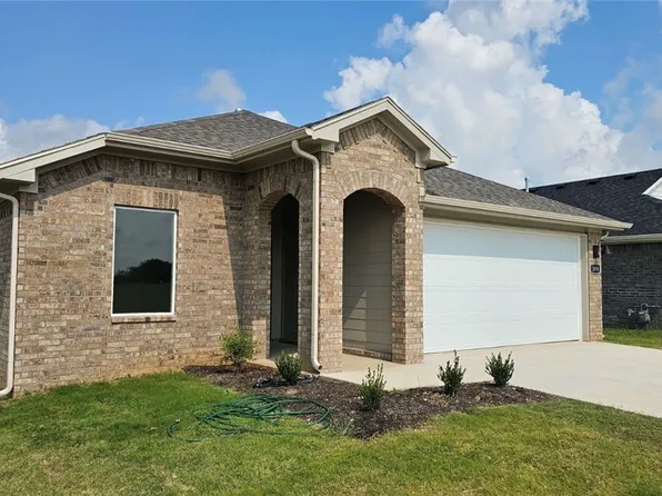 3890 Pinecrest St, Springdale, AR 72764