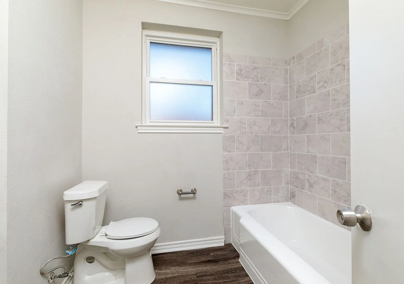 Beautifully Renovated 2 Bedroom,1 Bath Duplex In Chamberlain Heights!! Location, Location, Location — Photo 3