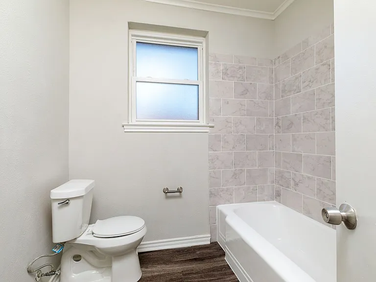 5700 Pershing Ave — Photo 3