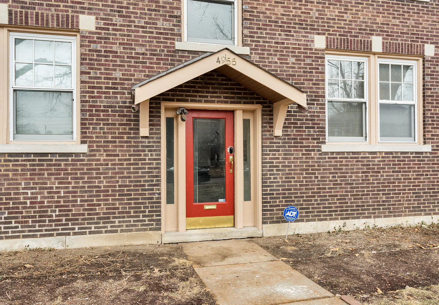2 bed, 700 sqft, $2,200 — Photo 1