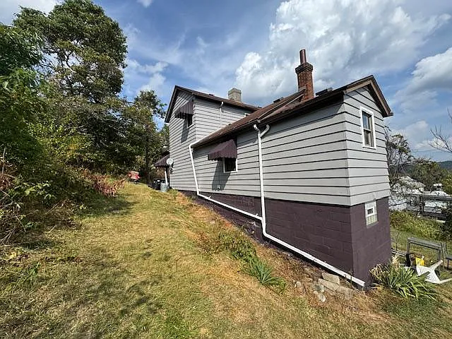 3 bed, 1352 sqft, $1,200 — Photo 2